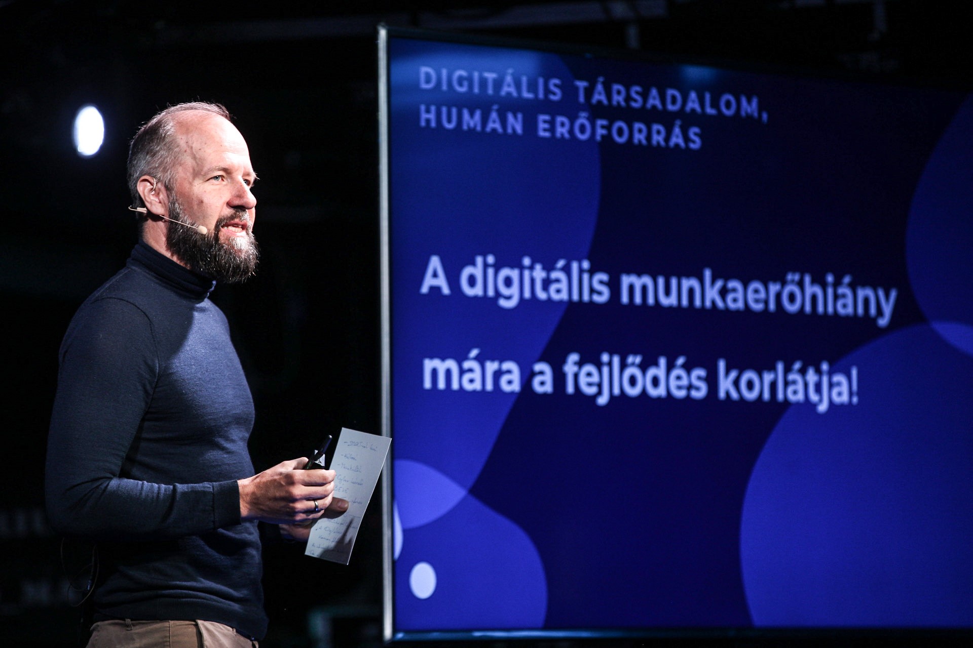 Jövőkeresés egy bizonytalan jelenben