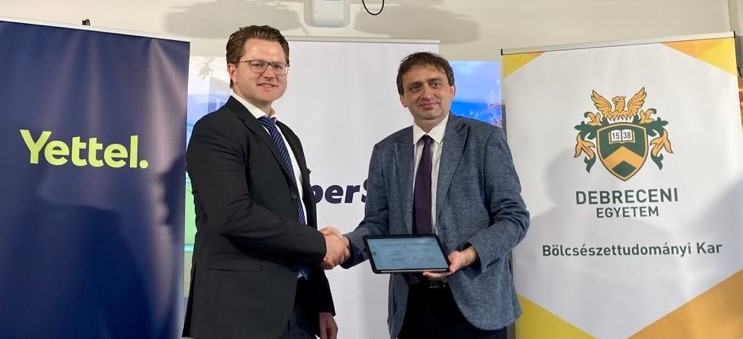 Digitális kompetenciafejlesztésben működik együtt a Debreceni Egyetem és a Yettel