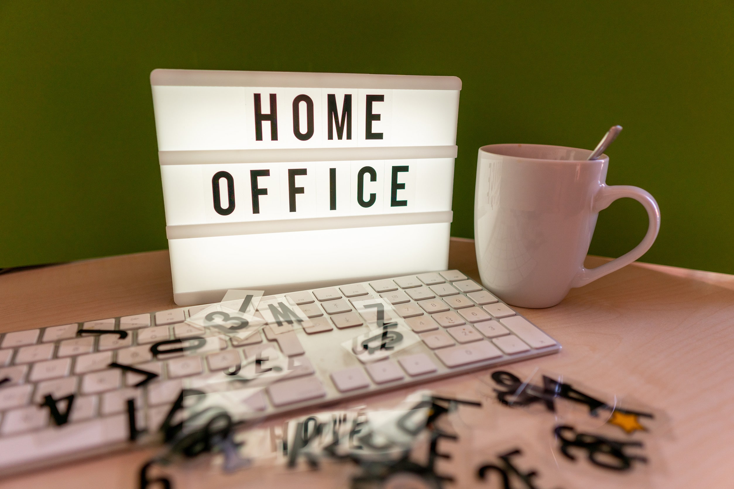 Sokkal többen mondanának fel, mint tavaly, ha megszűnne a home office