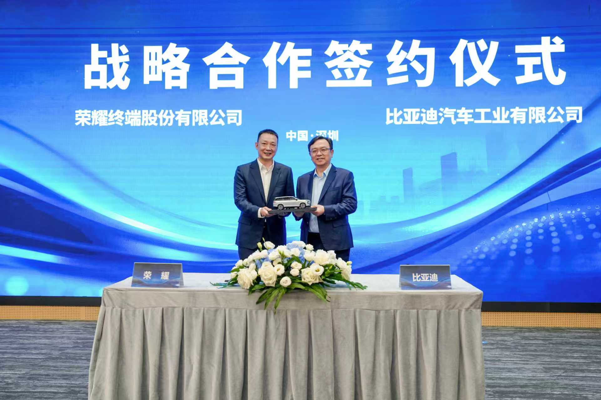 A HONOR és a BYD stratégiai partnerségre lép az AI-alapú intelligens mobilitás fejlesztése érdekében