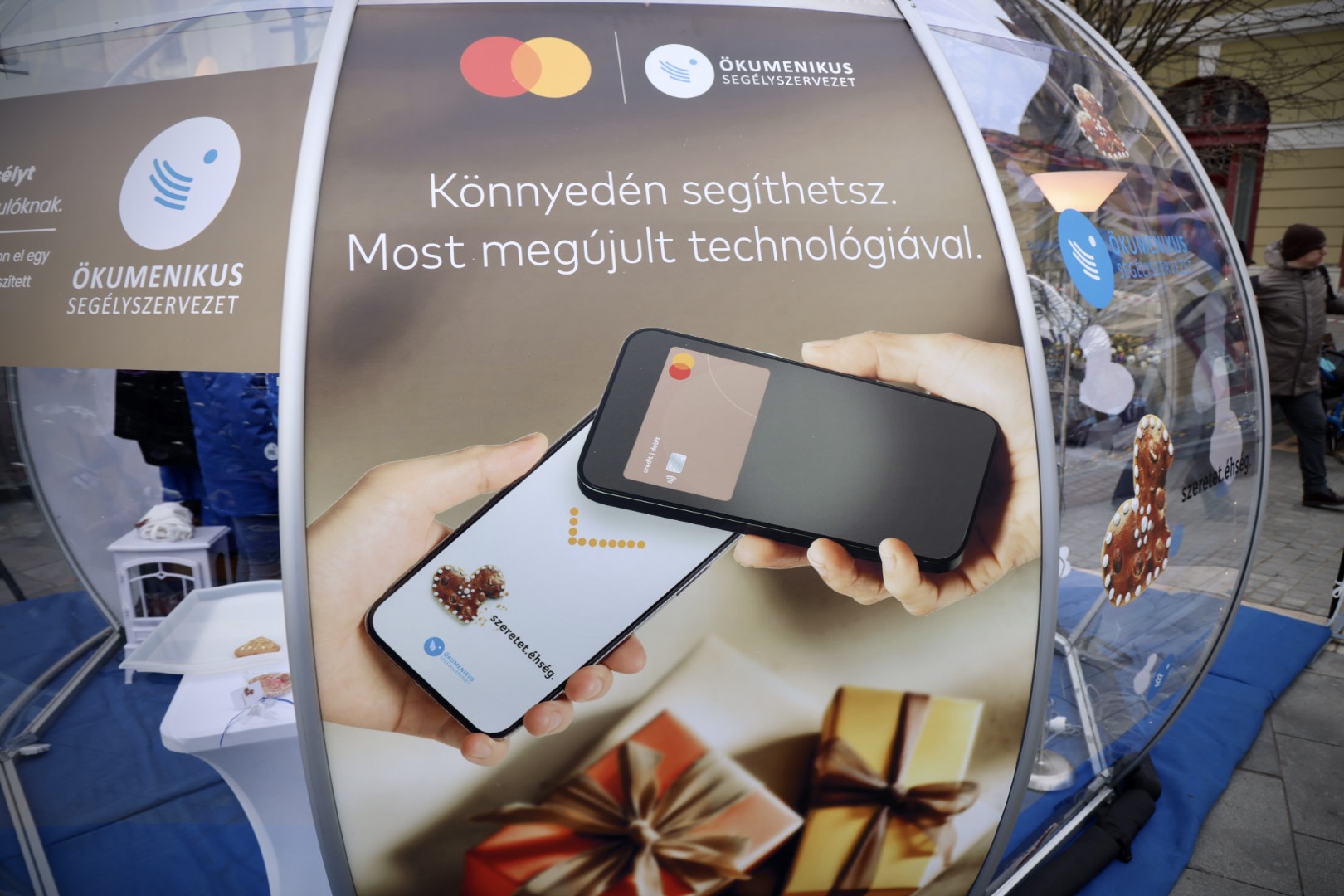 Ökumenikus Segélyszervezet és Mastercard: A ″kártyavár″ megduplázza az adventi időszak bankkártyás adományait