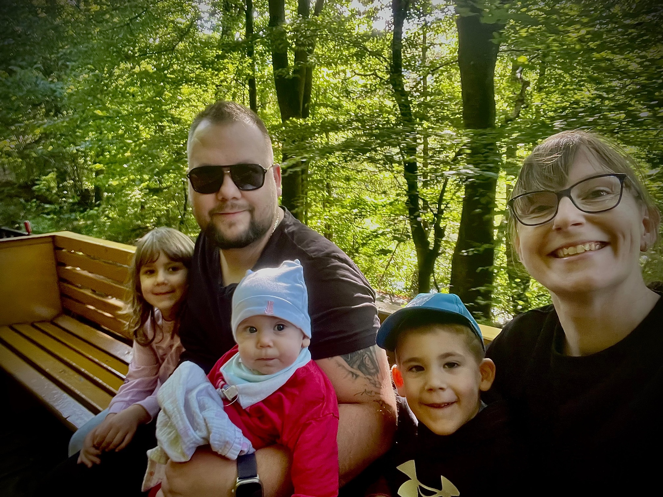 TikTok-sztár lett a miskolci apuka, aki gyerekágyakat gyárt
