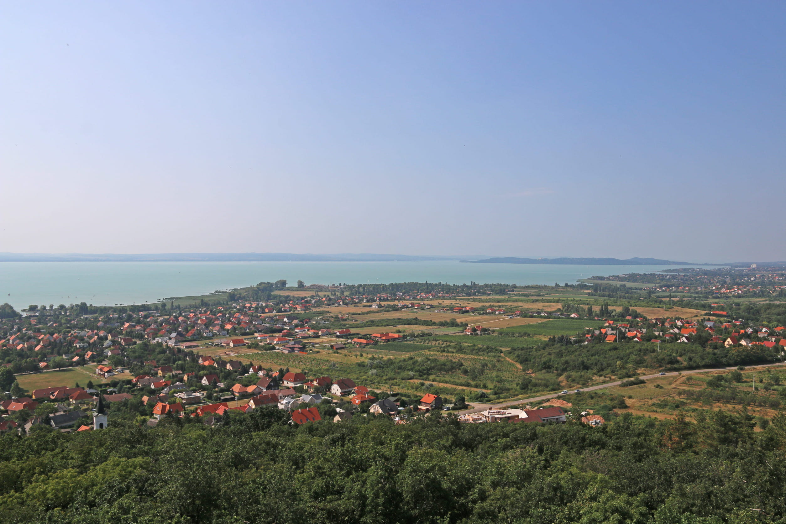Futók lepték el a Balatont – a mobilhálózat idén is stabilan szolgálta az Ultrabalaton versenyzőit