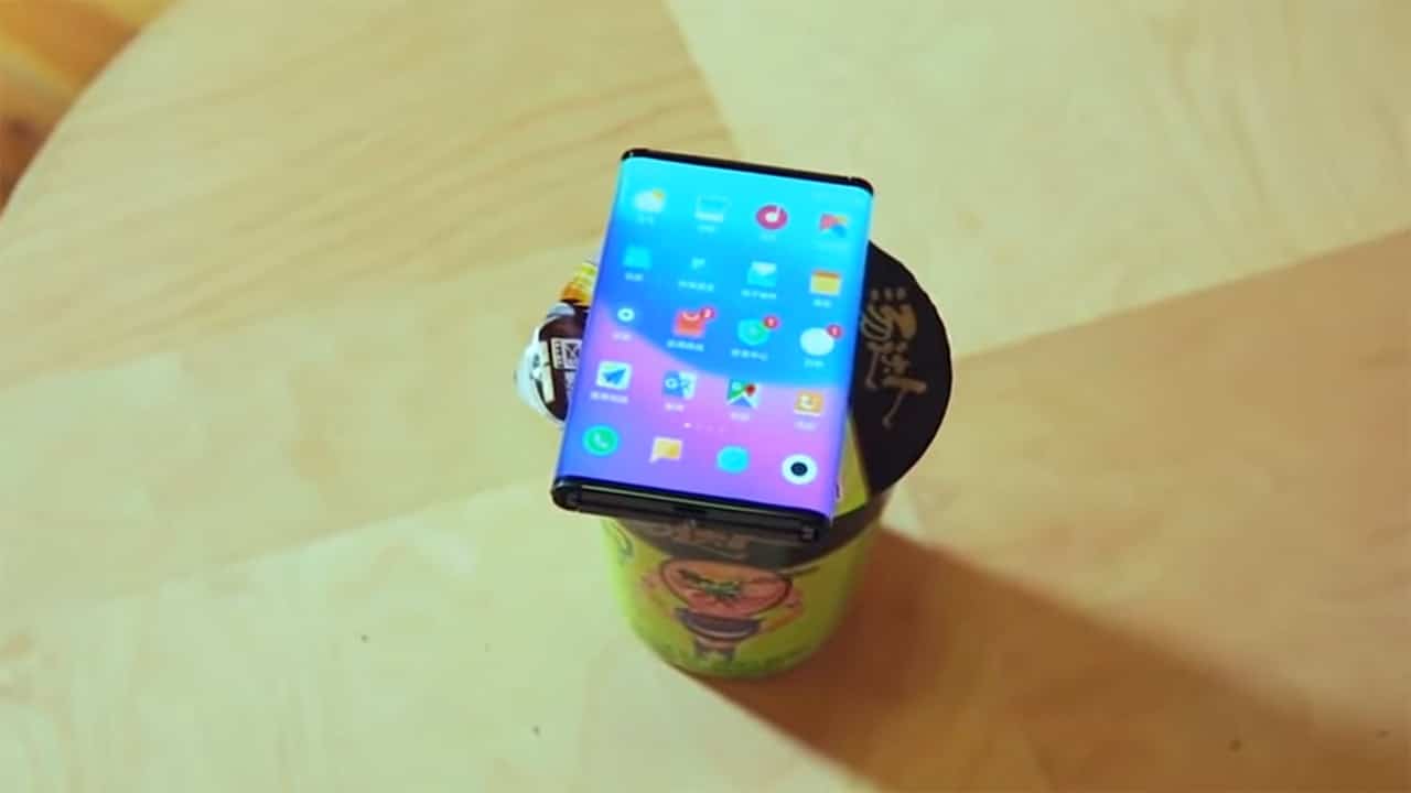 Videón a Xiaomi összehajtható telefonja